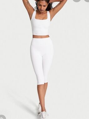 Victoria Secret Sport Knockout Capri Size M NWT #Lux-X